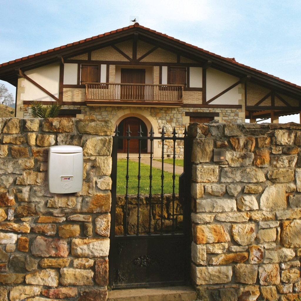 Buzón Garden 70